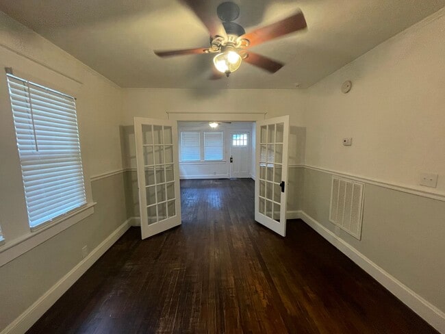 Building Photo - Historic Downtown Wilmington Cottage