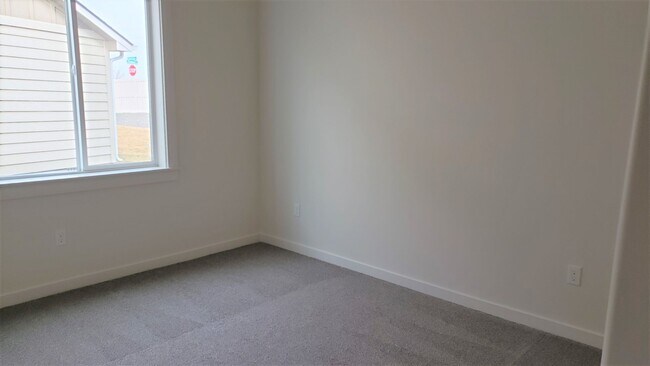 Building Photo - Like New Meridian Home!