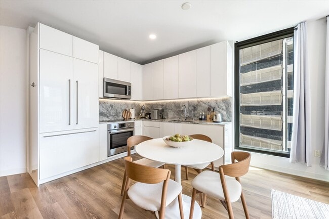 Building Photo - Experience luxury living at 'A'ali'i in the heart of Ward Village in Kaka'ako!