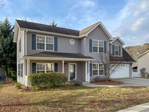 Building Photo - Beautiful Four Bedroom in East Asheville
