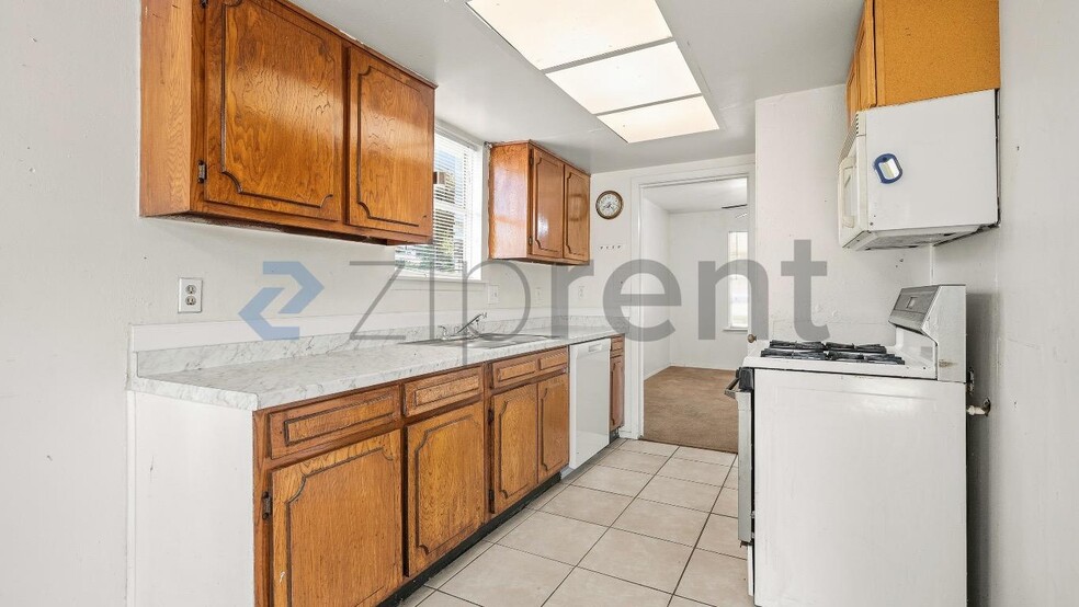 Building Photo - Unit