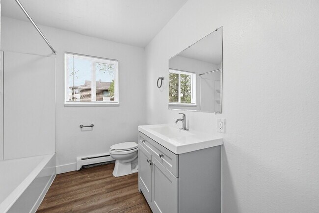 Building Photo - $1,495.95 2-bed, 1-bath, located in Denver with a washer and dryer.