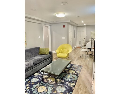 Building Photo - 726 Metropolitan Ave