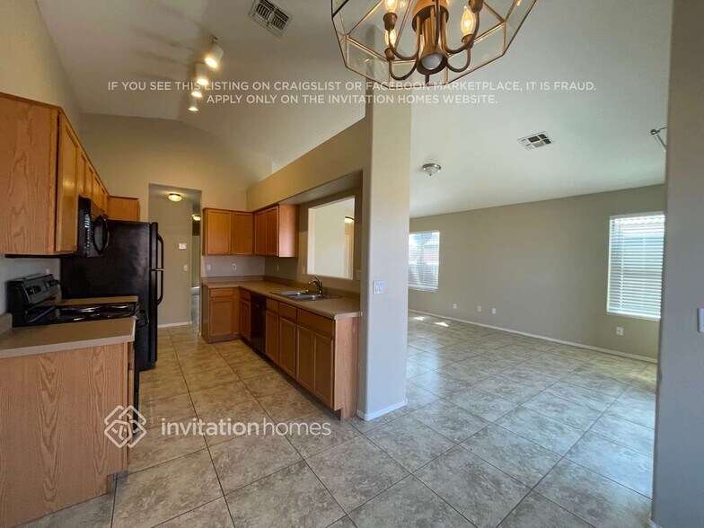 Building Photo - 15508 W Port Royale Ln