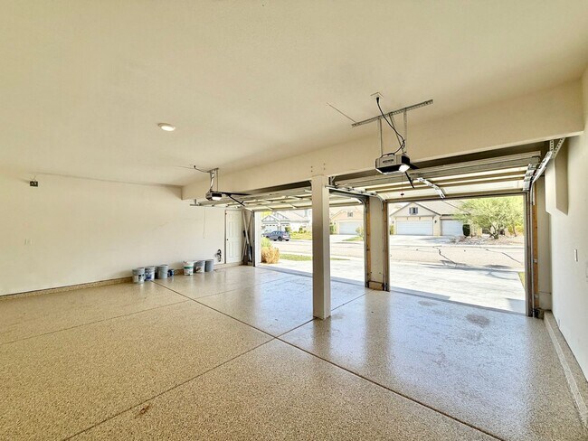 Building Photo - 24850 Sunset Vista Ave
