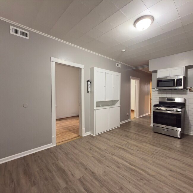 Building Photo - 4232 S California Ave