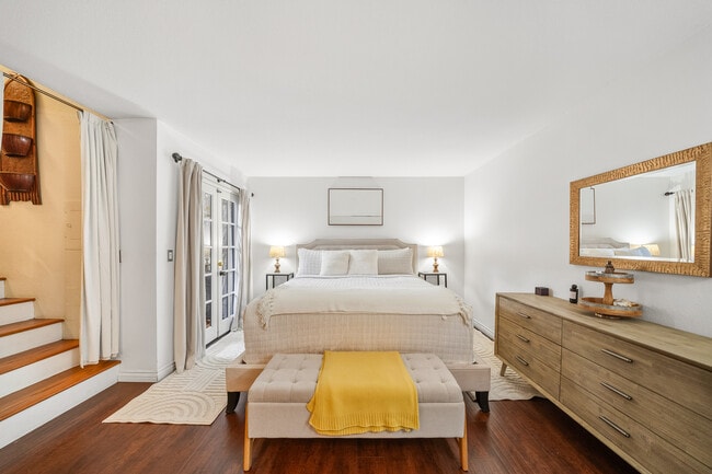 Building Photo - 906 Kings Rd