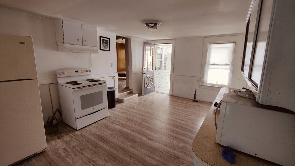 Primary Photo - 206 Lowell St