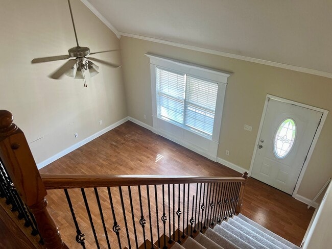 Building Photo - 3 bedroom + loft & 2.5 bedroom  in gated c...