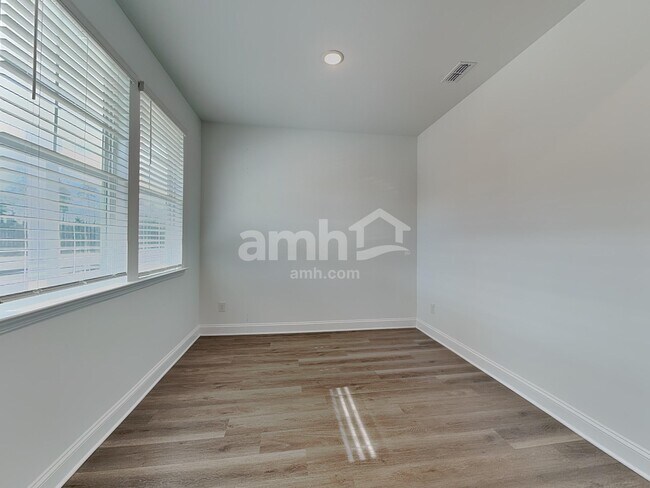Building Photo - 6034 Rosemore Ln