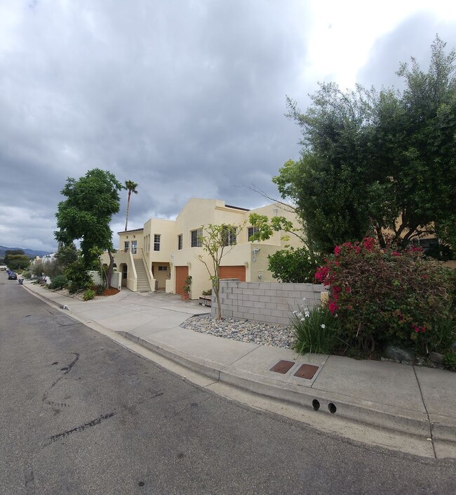 Building Photo - Contemporary Beautiful Spacious 4 bed 3 bath home