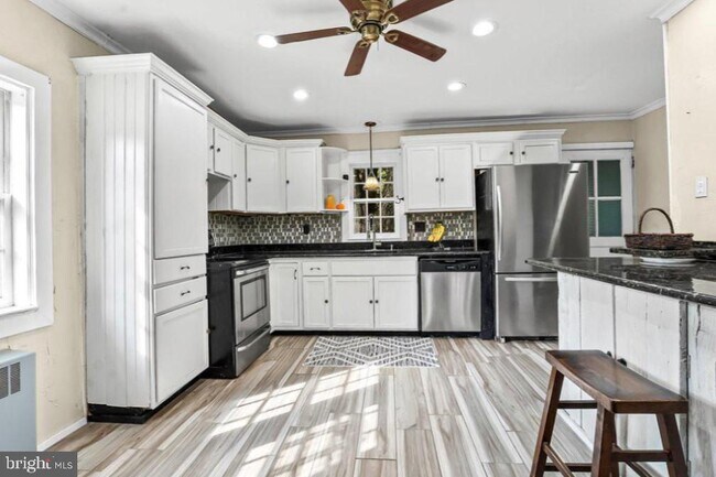 Building Photo - 990 Chesterville Rd