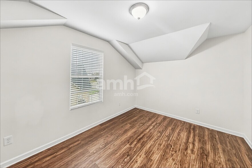 Building Photo - 4870 Beryl Dr