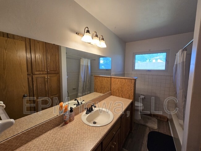 Building Photo - 2514 Saratoga Dr
