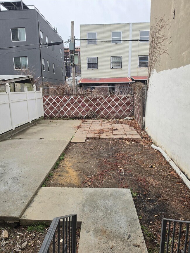 Building Photo - 108 Bradford St