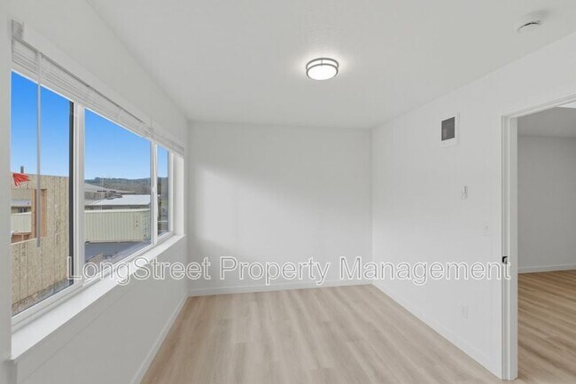 Building Photo - 814 S 19th St