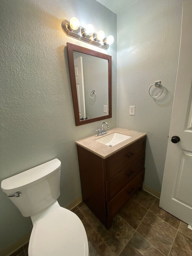 Building Photo - Ready first of June / 3 bedroom 2 bathroom...