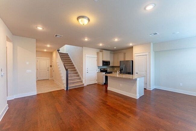 Building Photo - Beautiful 3 bedroom home in Gated community!