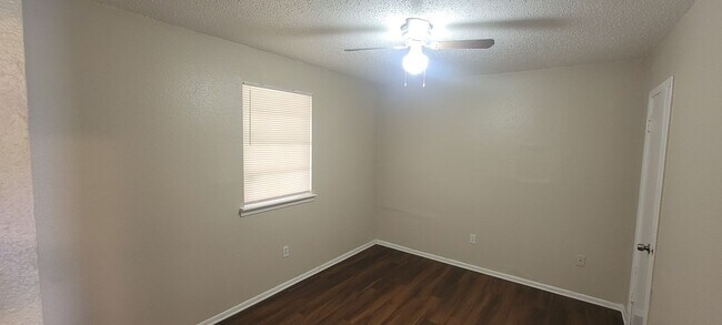 Building Photo - 3019 Aspin Dr
