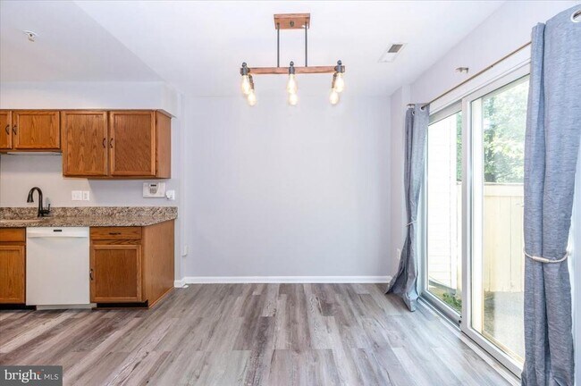 Building Photo - 161 Heathfield Dr
