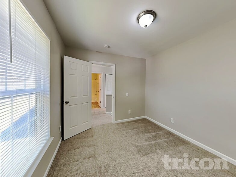 Building Photo - 5400 Peachwood Dr