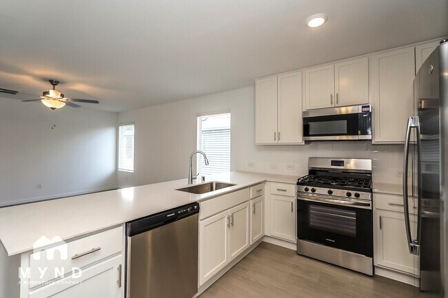 Building Photo - 2732 River Knl Ln