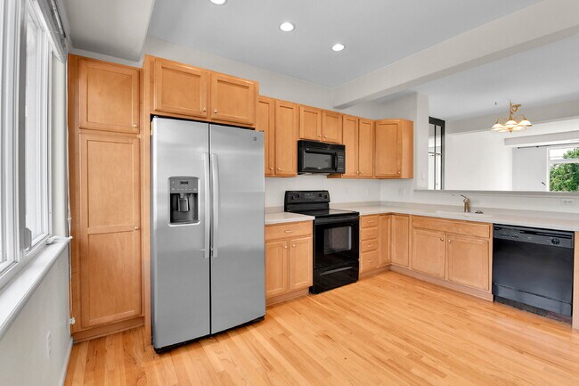 Building Photo - $2,350.00 - 2 Beds, 2 Baths, Condo in Litt...