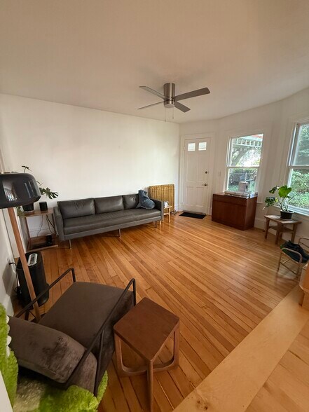 Building Photo - 96 Munroe St