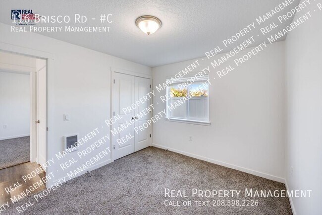 Building Photo - 116 E Briscoe Rd