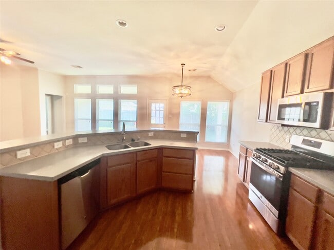 Building Photo - 9912 Western Ridge Way