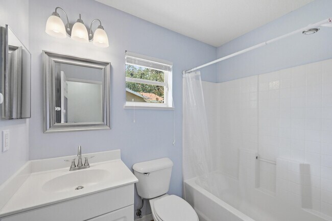 Building Photo - 1707 SE Manth Ln