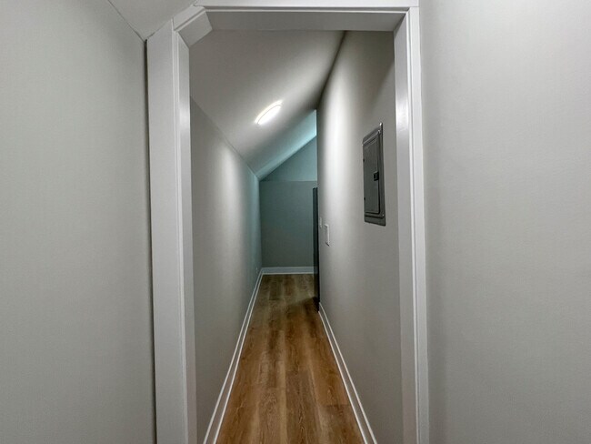 Building Photo - 2702 S Homan Ave