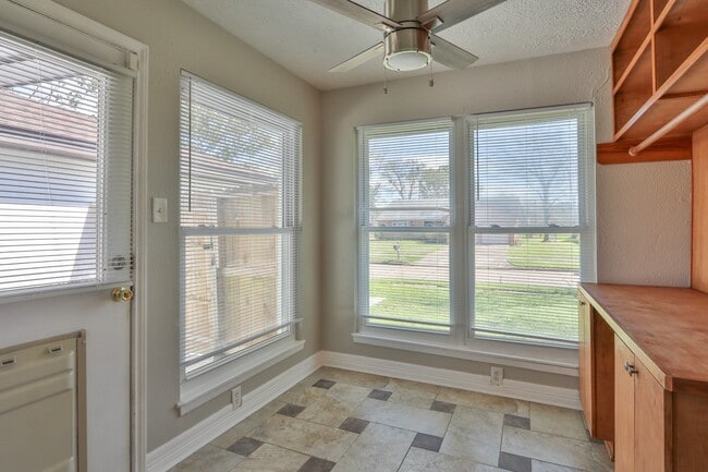 Building Photo - 509 Belmont Dr