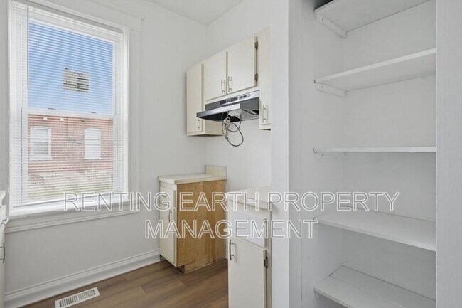 Building Photo - 3127 Clay Ave