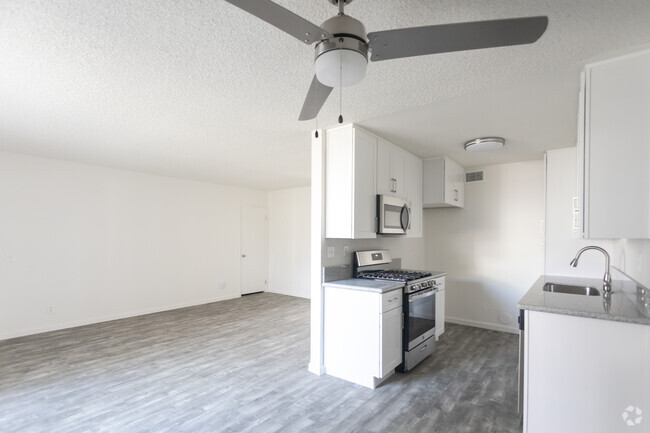 2BR,1BA - 898SF - Kitchen - North Park Apartments