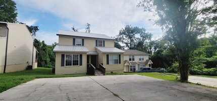Building Photo - CLOSE TO CAMPUS 3/3 w/ Washer/Dryer, Lawn Maintenance Included, & More! $1950/month Avail startin...
