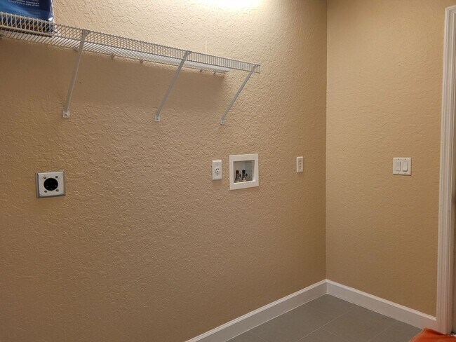 Building Photo - 3/2/2 Rental Home located centrally in Spring Hill FL 34609