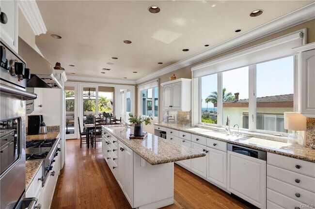 Building Photo - 922 Duncan Ave