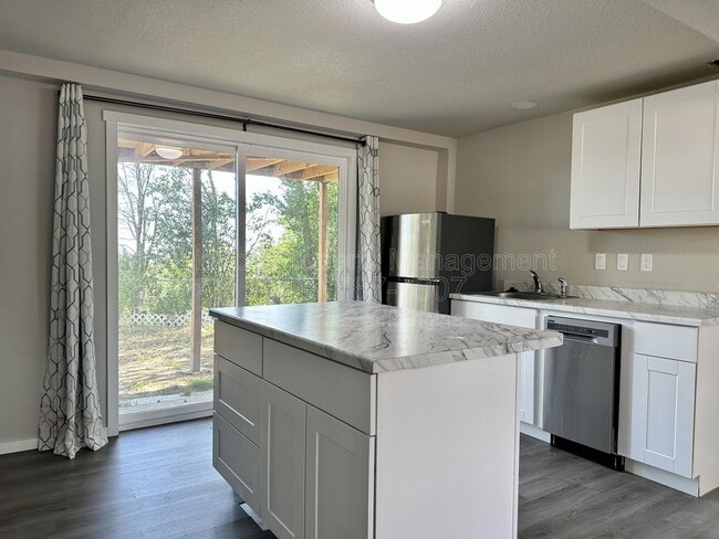 Building Photo - 907 W Madison St