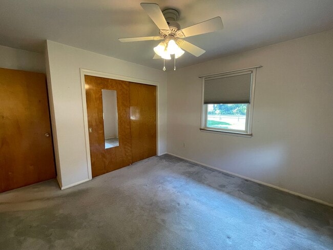 Building Photo - Three Bedroom Home in Richland