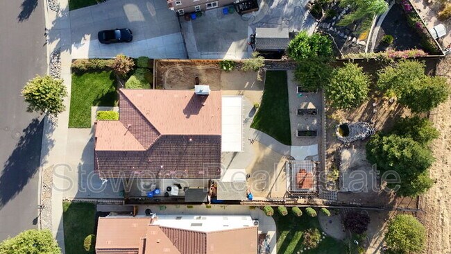 Building Photo - 729 Copperfield Ct