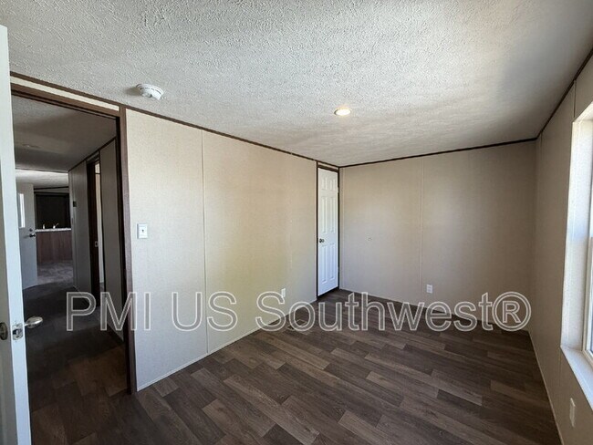 Building Photo - 1866 El Dorado Dr