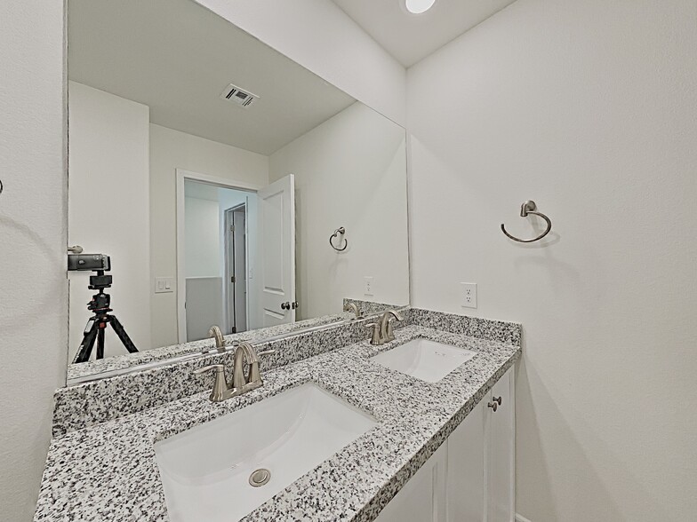 Building Photo - 9671 N Rancho Lozano