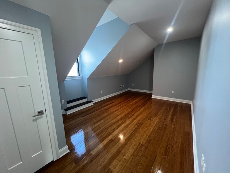 Bedroom 1 - 13 Chester St