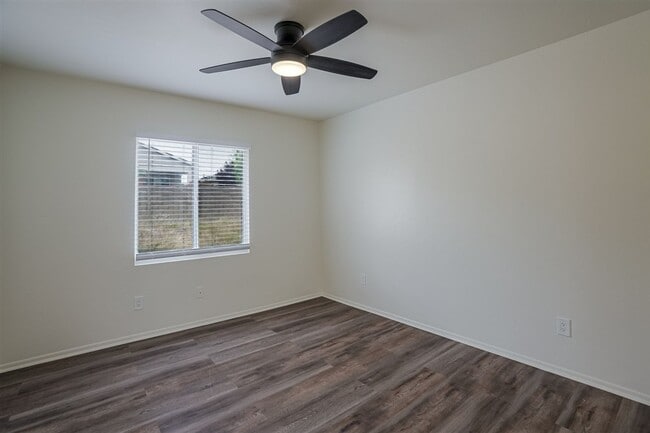 Building Photo - 2 bedroom, 2 bath condo near the airport