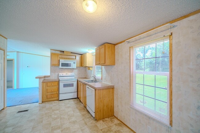Building Photo - 2174 Clover Hill Rd