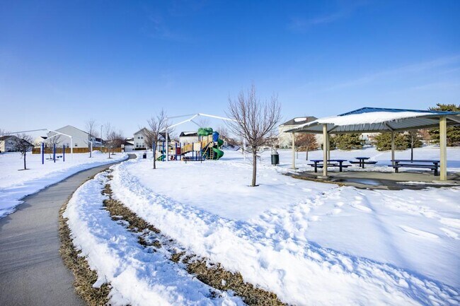 Building Photo - 906 Mineral Dr