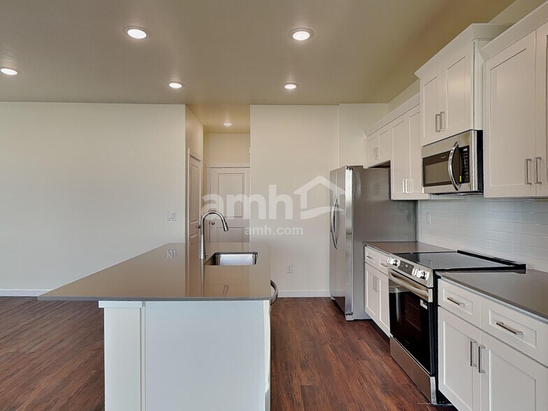 Building Photo - 9470 W Bowie Ct