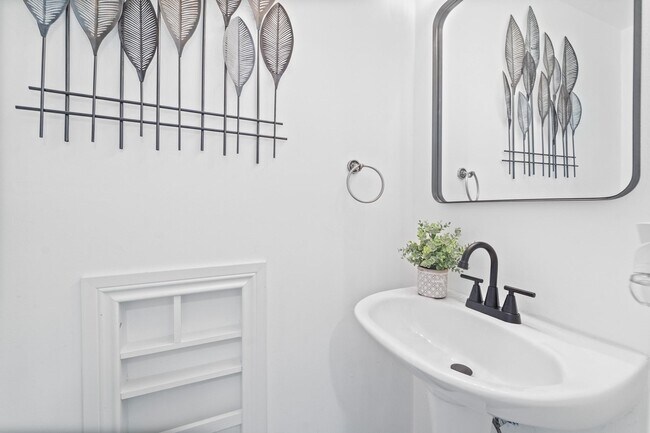 Building Photo - 6310 Mountain Pines Ln