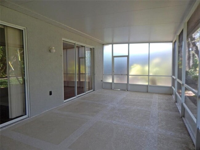 Building Photo - 5925 Sandhill Ridge Dr